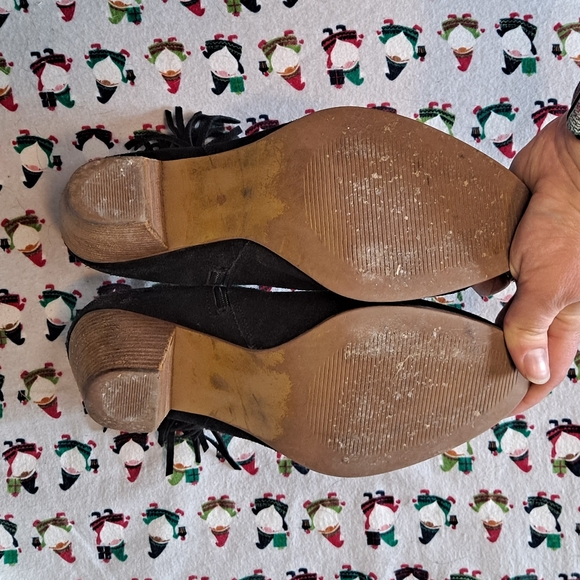 Stylish distressed black suede Steve Madden fringe booties, 10 - Picture 11 of 12